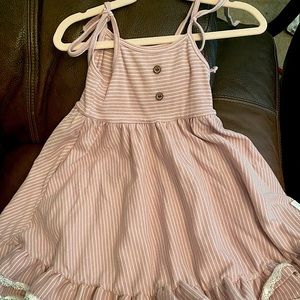 Size 4 NWOT Jane + Jo. Full twirl and tie straps.